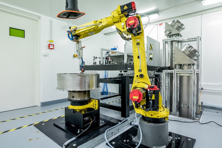 HiLASE-Laser-5.jpg